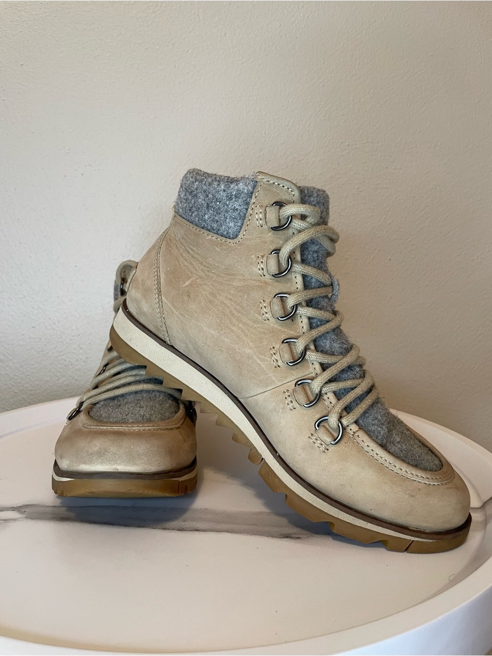 Sorel Harlow Lace Cozy Sandy Tan Ankle Boots size 5